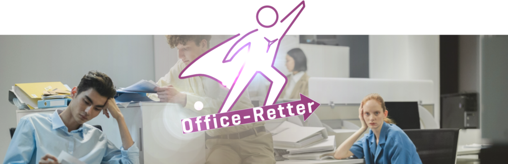 In einem großen Büroraum sitzen drei gelangweilte junge Mitarbeitende vor Stapeln mit Akten, darüber geblendet das Icon Office-Retter